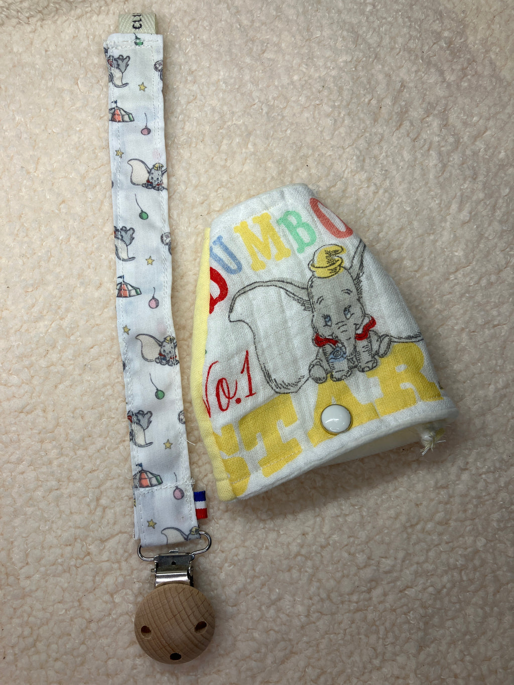 Ensemble cloche + attache tétine Dumbo assortis