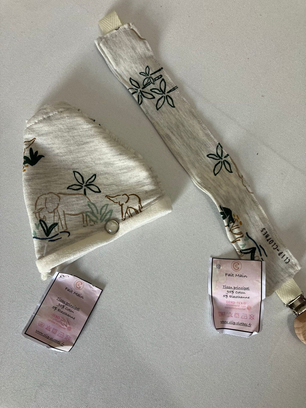 Ensemble cloche + attache tétine éléphants assortis