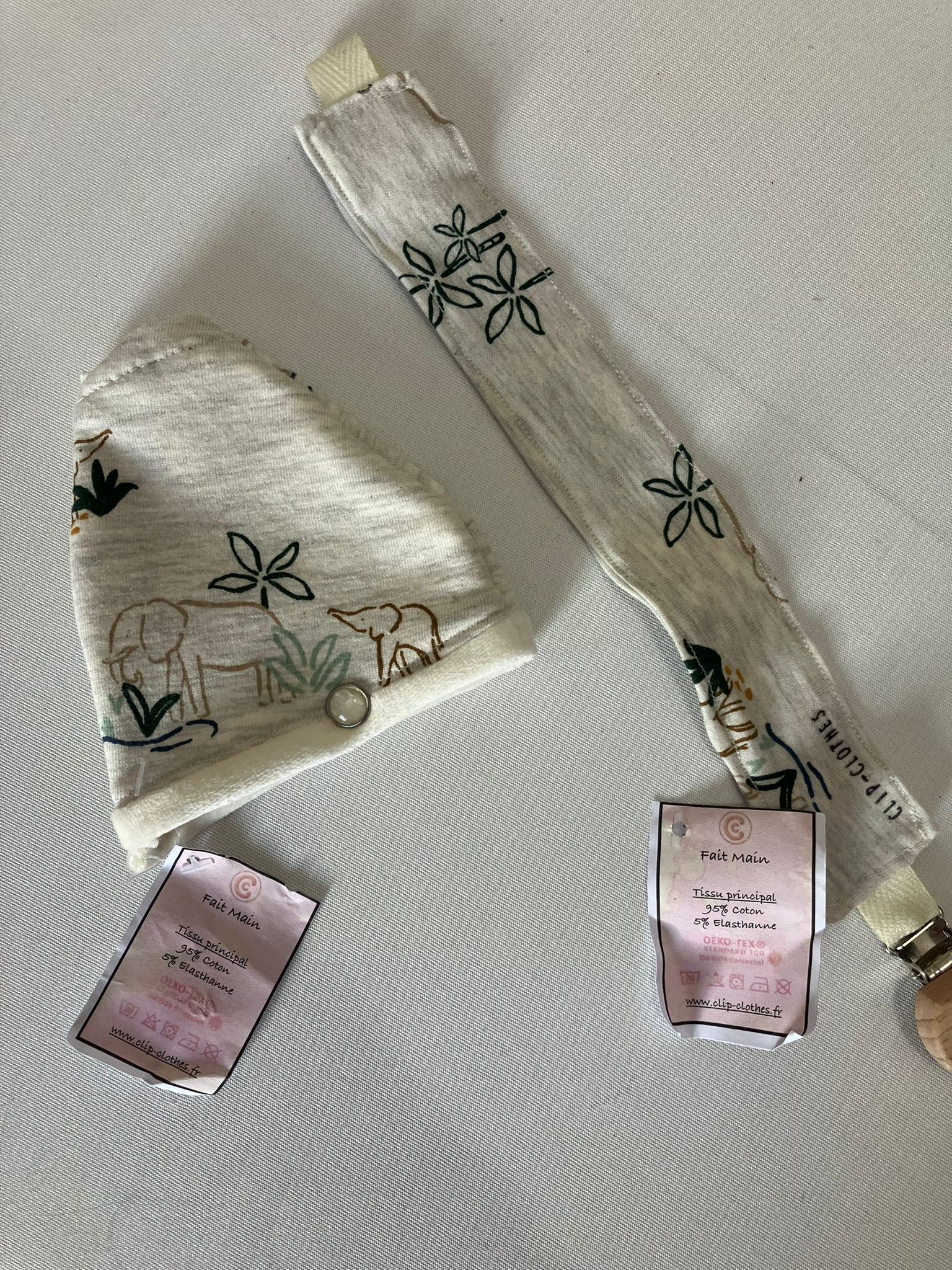 Ensemble cloche + attache tétine éléphants assortis